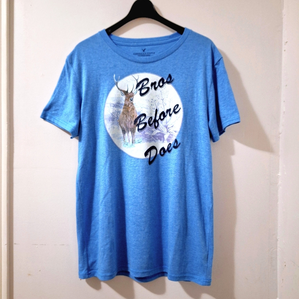 Blue "Bros Before Does" American Eagle Outfitters Graphic Tee – Medium